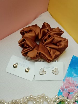 Combo of 3 set , 2 stude earrings & scrunchies
