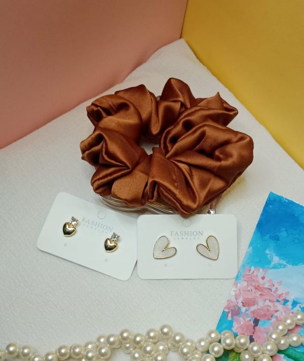 Combo of 3 set , 2 stude earrings & scrunchies