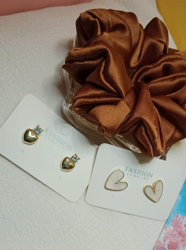 Combo of 3 set , 2 stude earrings & scrunchies