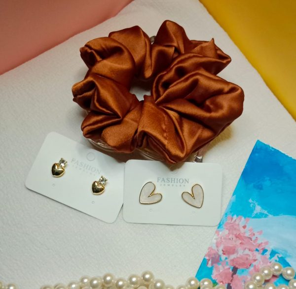 Combo of 3 set , 2 stude earrings & scrunchies