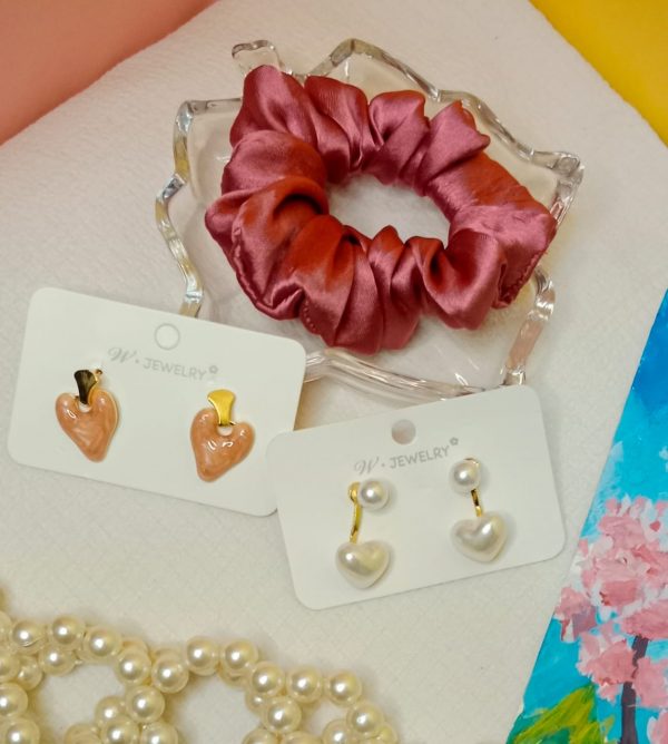 Combo of 3 set 2 earrings & scrunchies
