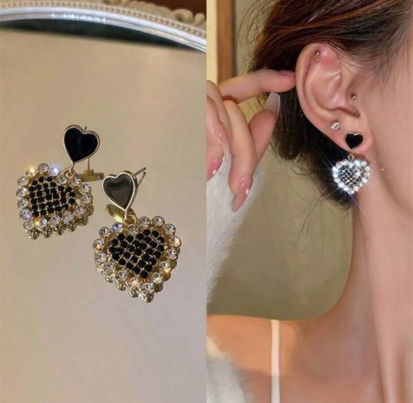 Dazzing Black Heart Earrings