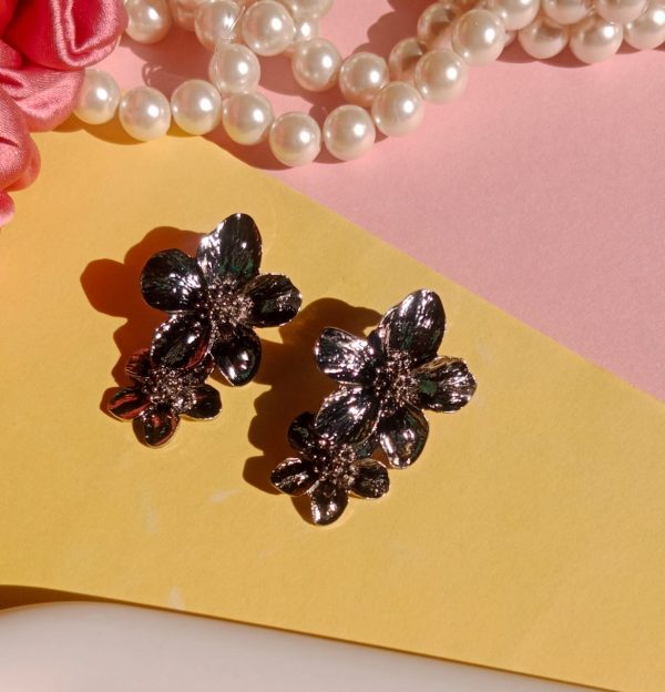 Stillness Flower Earrings ( 3 Different Colour)