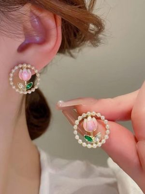 Tulip In Pearl Raund Earrings