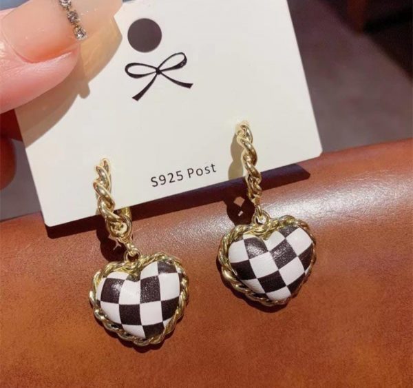 Black & White Checkbord Heart Twisted Hoop Earring