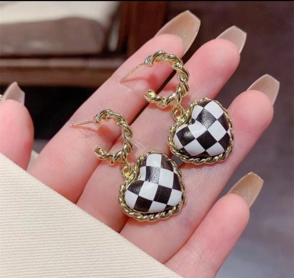 Black & White Checkbord Heart Twisted Hoop Earring
