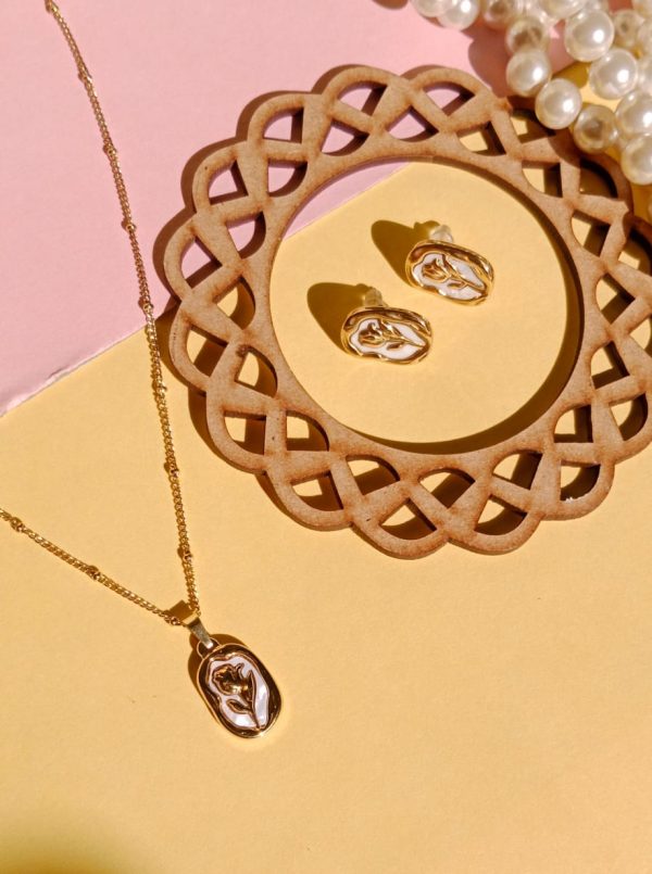 Gold Plated Anti Tarnish Rose Themed Necklace With Earring