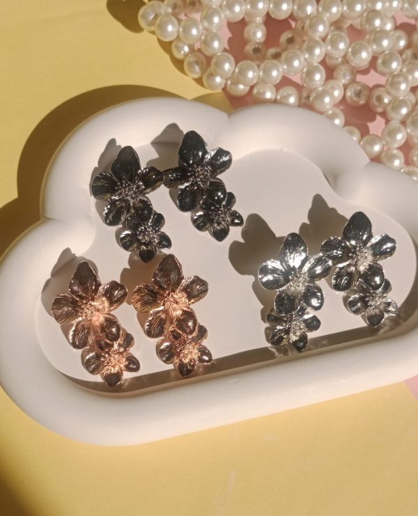 Stillness Flower Earrings ( 3 Different Colour)
